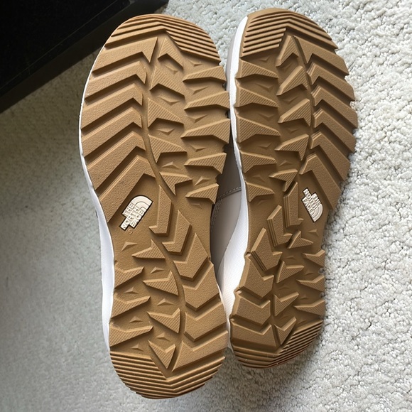 NEW -THE NORTH FACE Women’s  Thermoball  Zip boots. Size US 5. Color = Tan - Picture 5 of 8